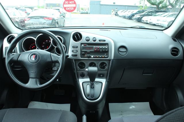 Used 2006 Pontiac Vibe w/ Preferred Package FWD image 16
