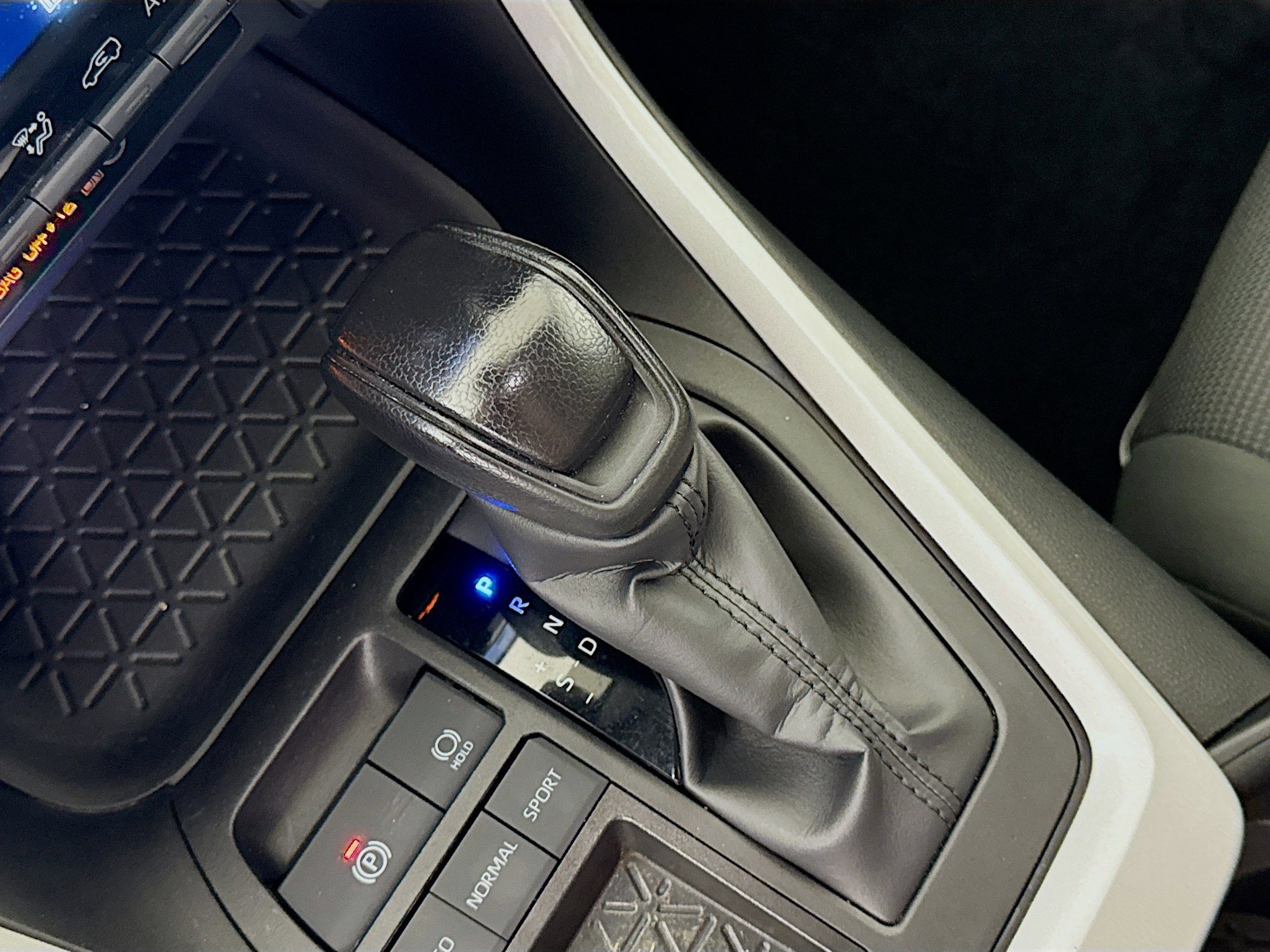 Used 2024 Toyota RAV4 LE image 20