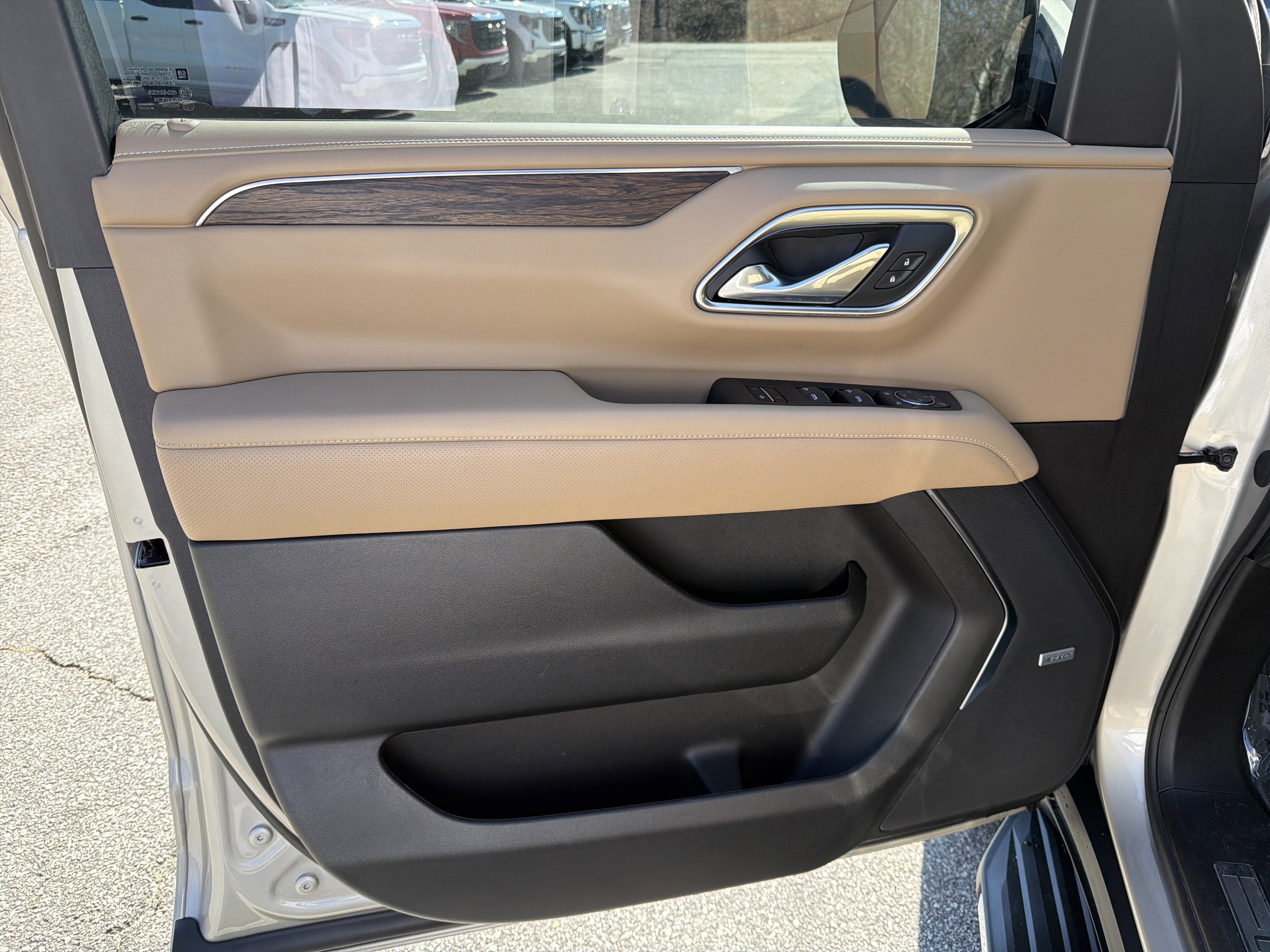 Used 2024 Chevrolet Tahoe Premier w/ Premium Package 2 image 12