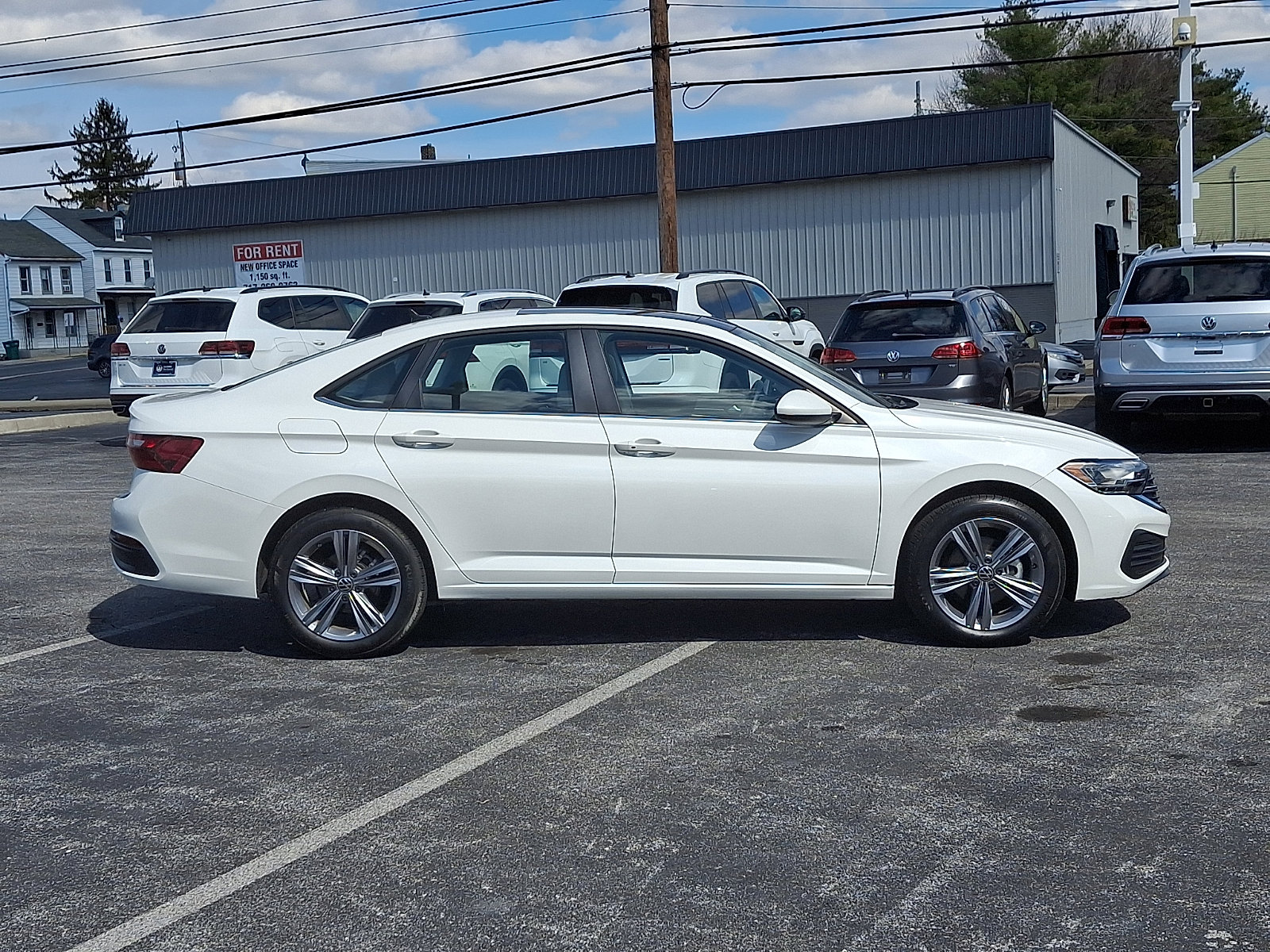 Used 2024 Volkswagen Jetta SE w/ Panoramic Sunroof Package image 8