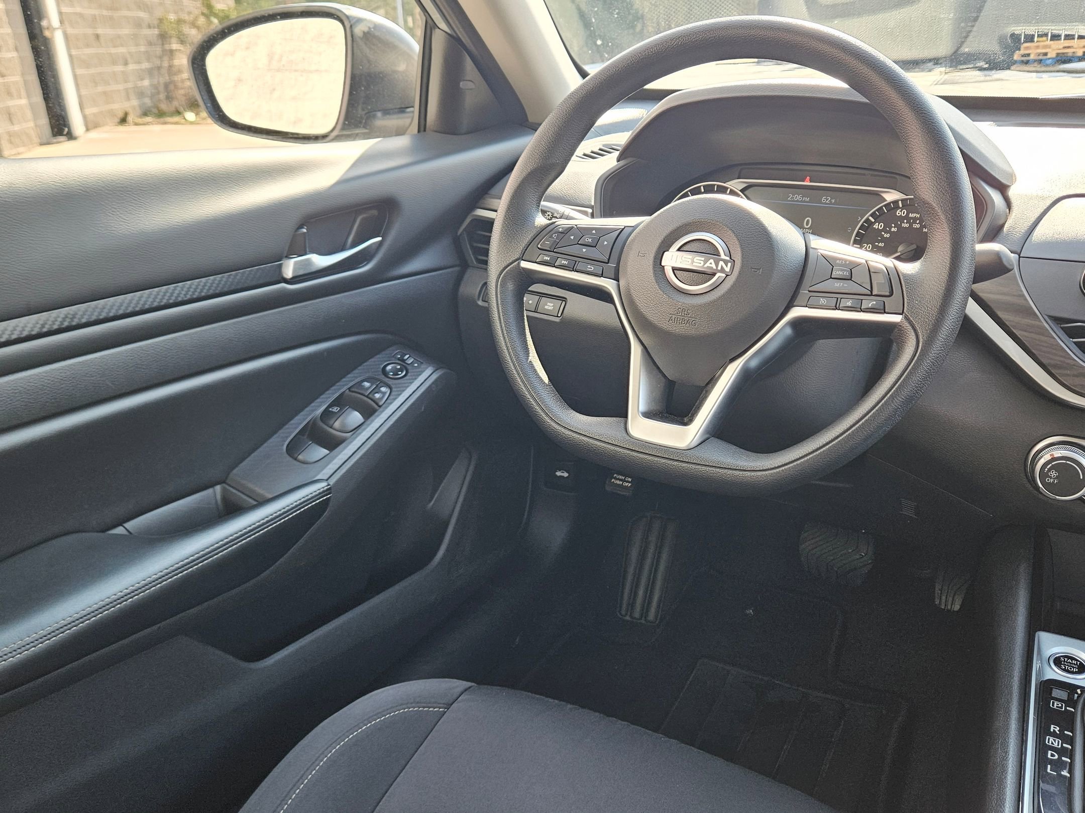 Used 2024 Nissan Altima 2.5 SV image 9