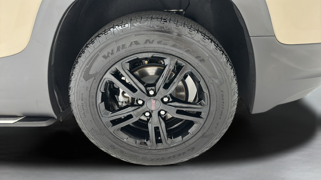 Used 2023 GMC Terrain AT4 w/ LPO, 'HIT The Road' Package AWD/4WD image 8
