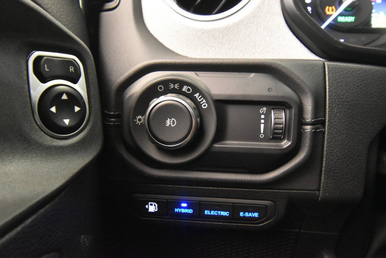 Used 2025 Jeep Wrangler Unlimited Sahara AWD/4WD image 29