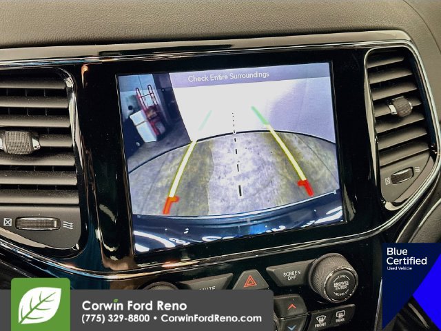 Used 2019 Jeep Grand Cherokee Overland AWD/4WD image 17