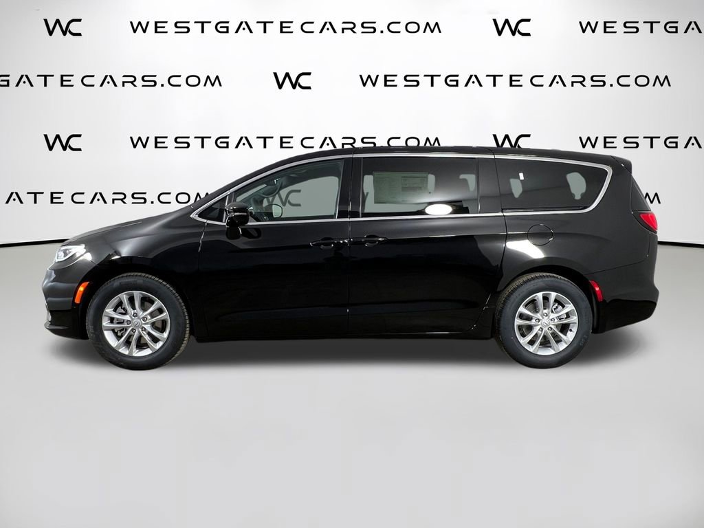 New 2026 Chrysler Pacifica Select image 5