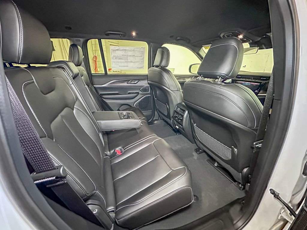 New 2026 Jeep Grand Cherokee Limited image 4