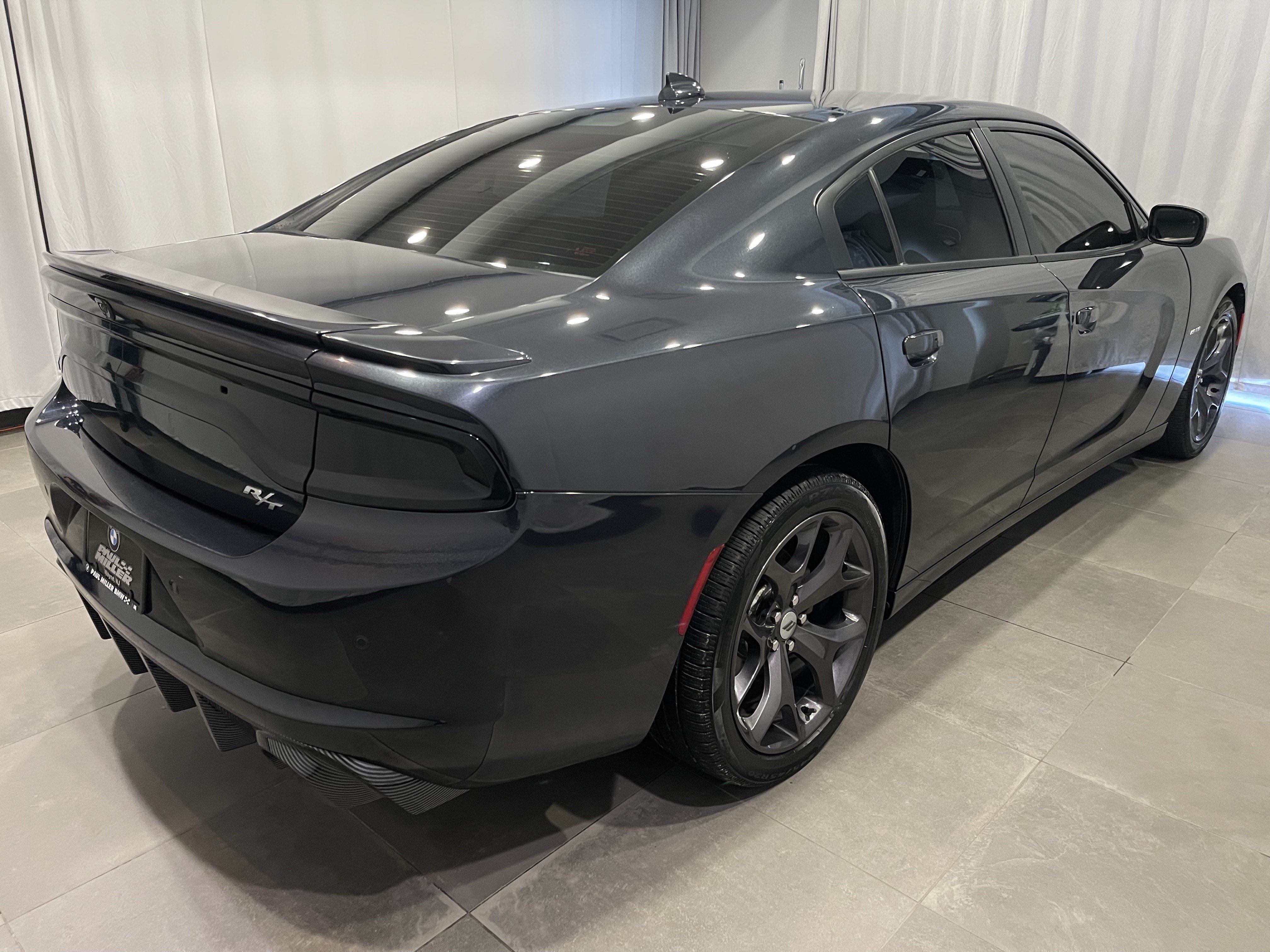 Used 2017 Dodge Charger R/T w/ Premium Group RWD image 6