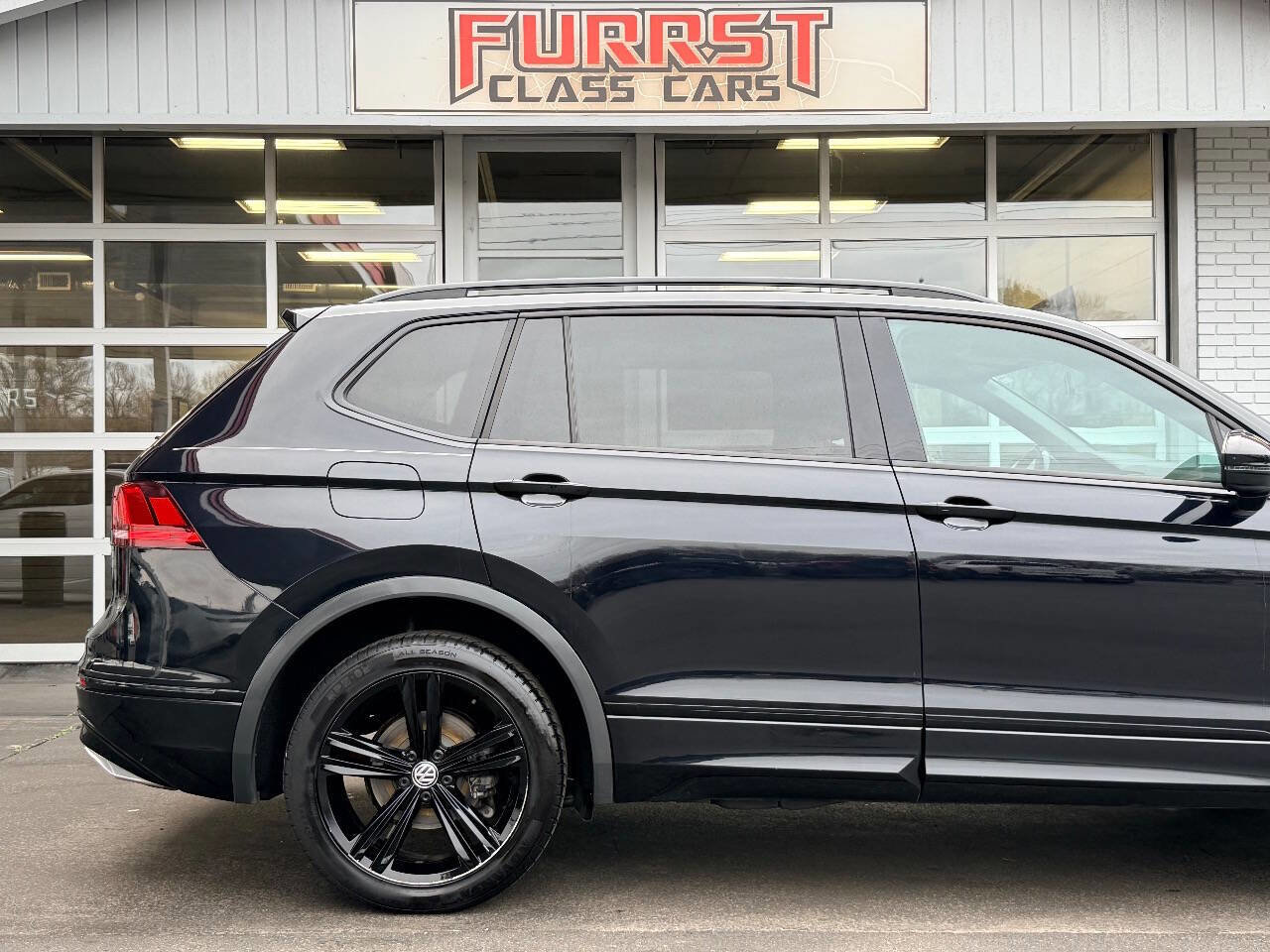 Used 2019 Volkswagen Tiguan SEL Premium R-Line image 10