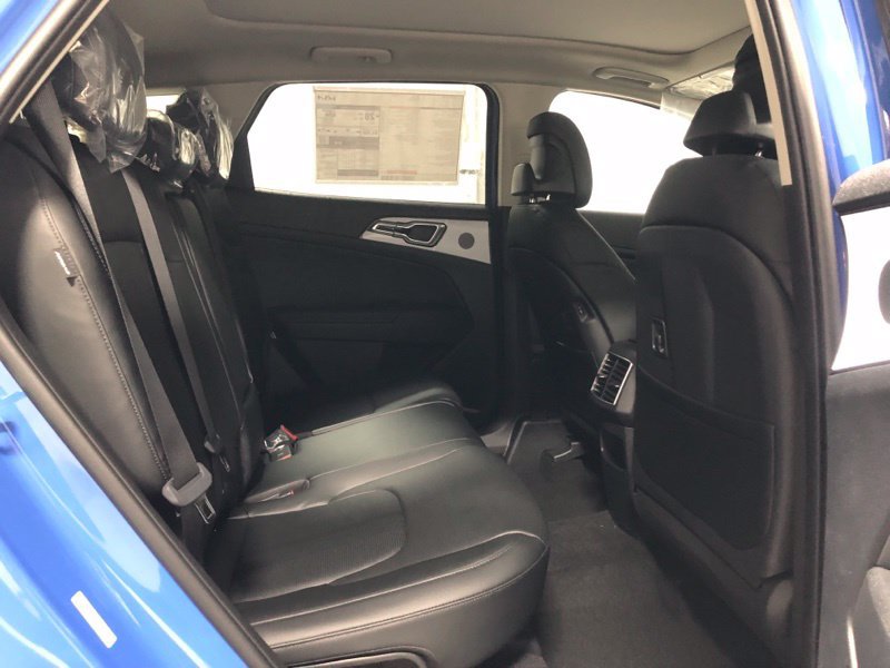 New 2026 Kia Sportage EX w/ EX Panorama Roof Package FWD image 11