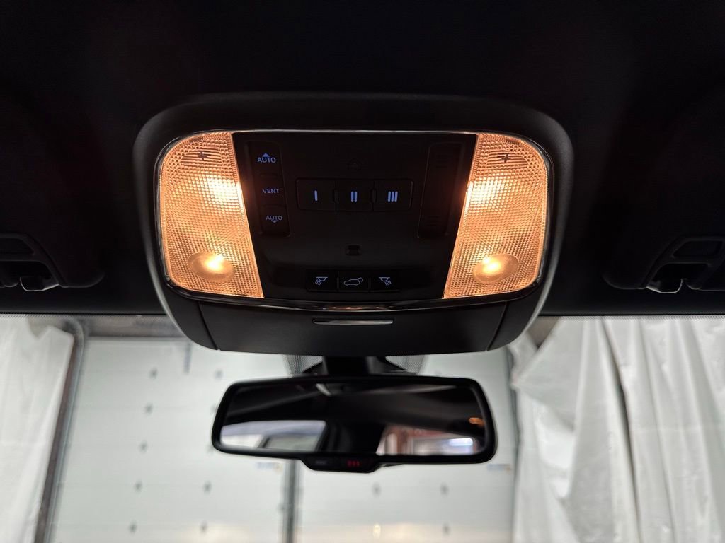 Used 2015 Jeep Grand Cherokee Limited AWD/4WD image 39