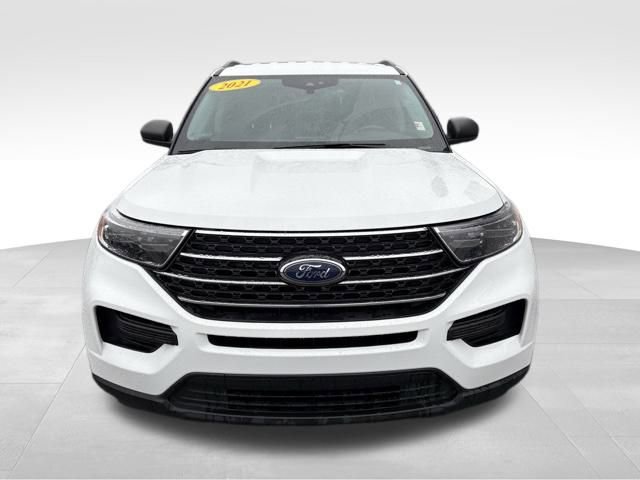 Used 2021 Ford Explorer XLT image 2