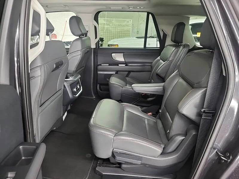 Used 2025 Ford Expedition Max Active AWD/4WD image 11