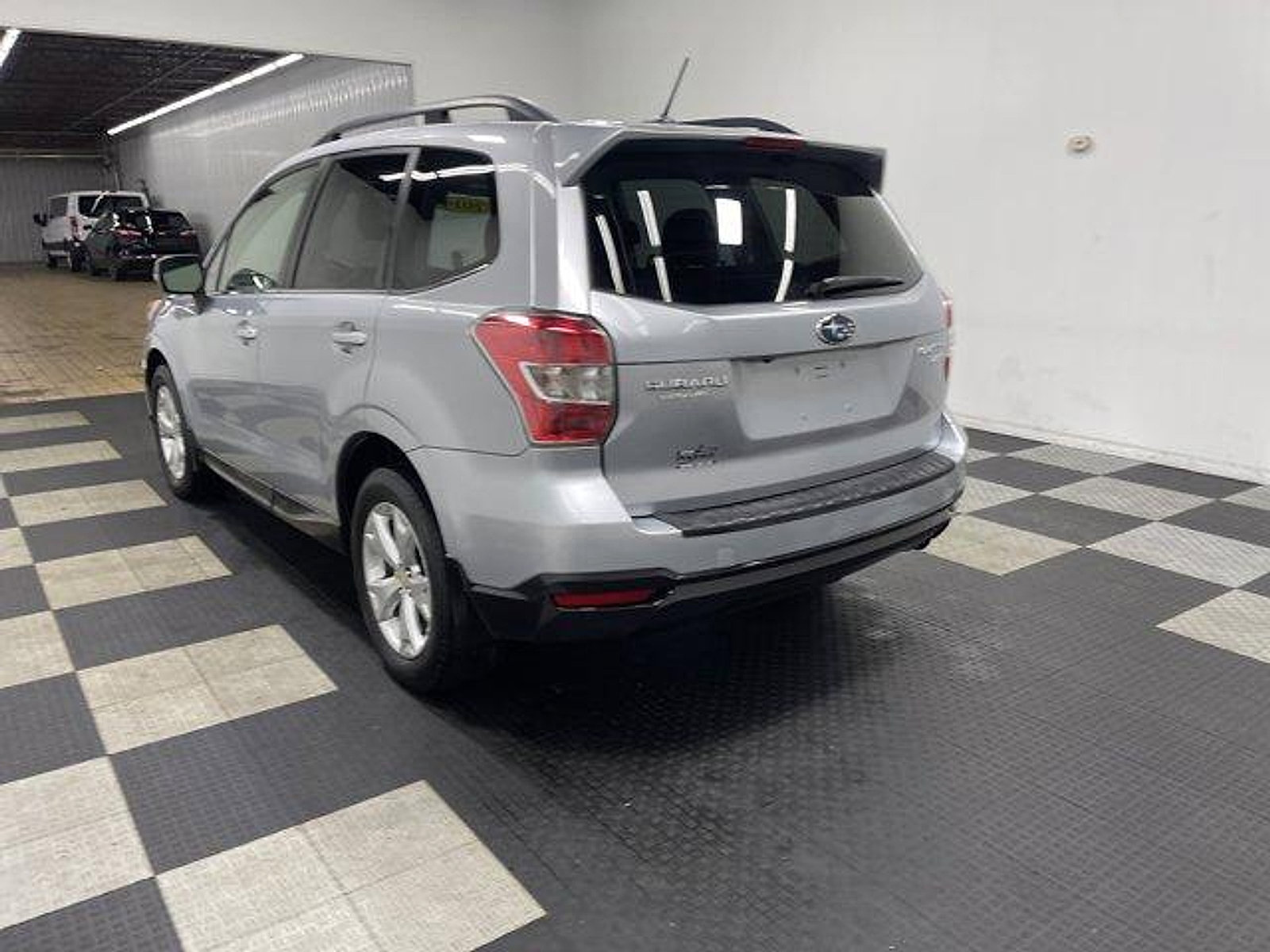 Used 2014 Subaru Forester 2.5i Touring AWD/4WD image 2
