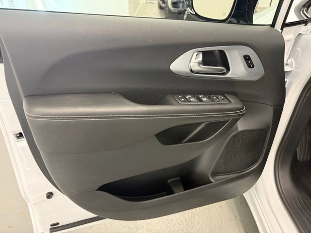 New 2026 Chrysler Pacifica Limited w/ S Appearance Package FWD image 13