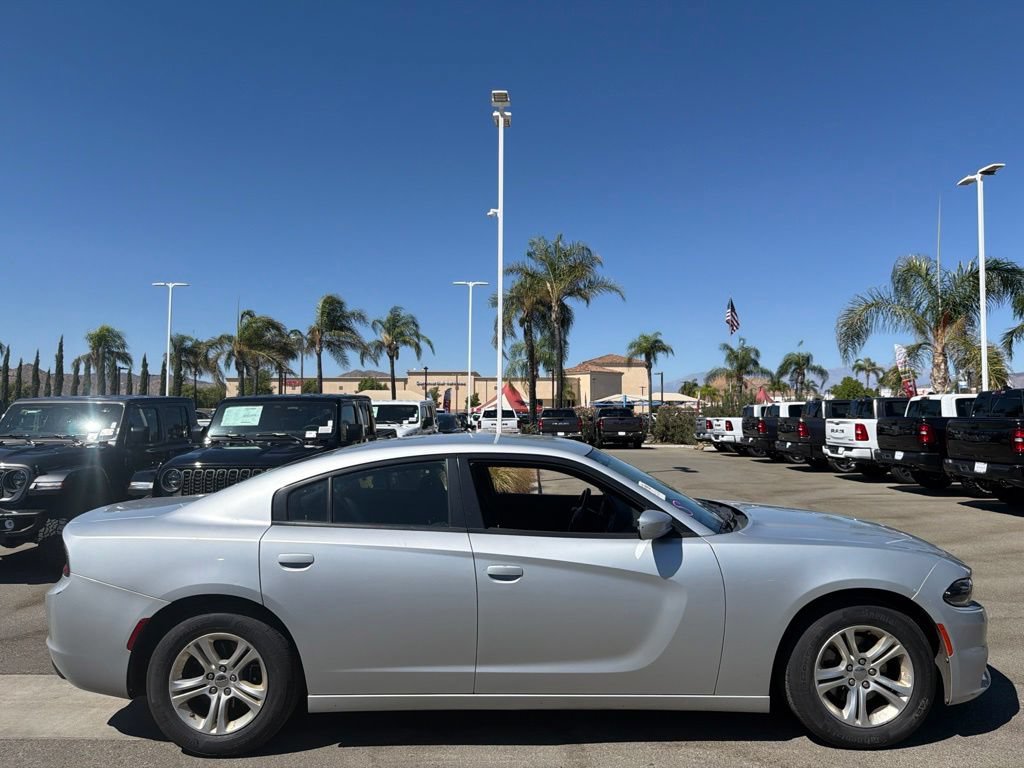 Used 2022 Dodge Charger SXT RWD image 3