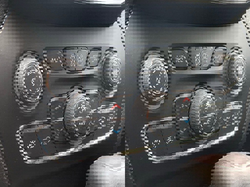 Used 2023 Jeep Cherokee Altitude Lux image 27