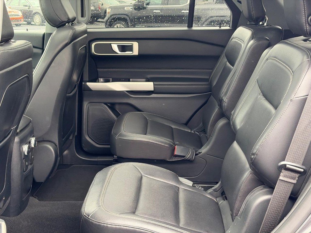 Used 2020 Ford Explorer XLT w/ Equipment Group 202A AWD/4WD image 9