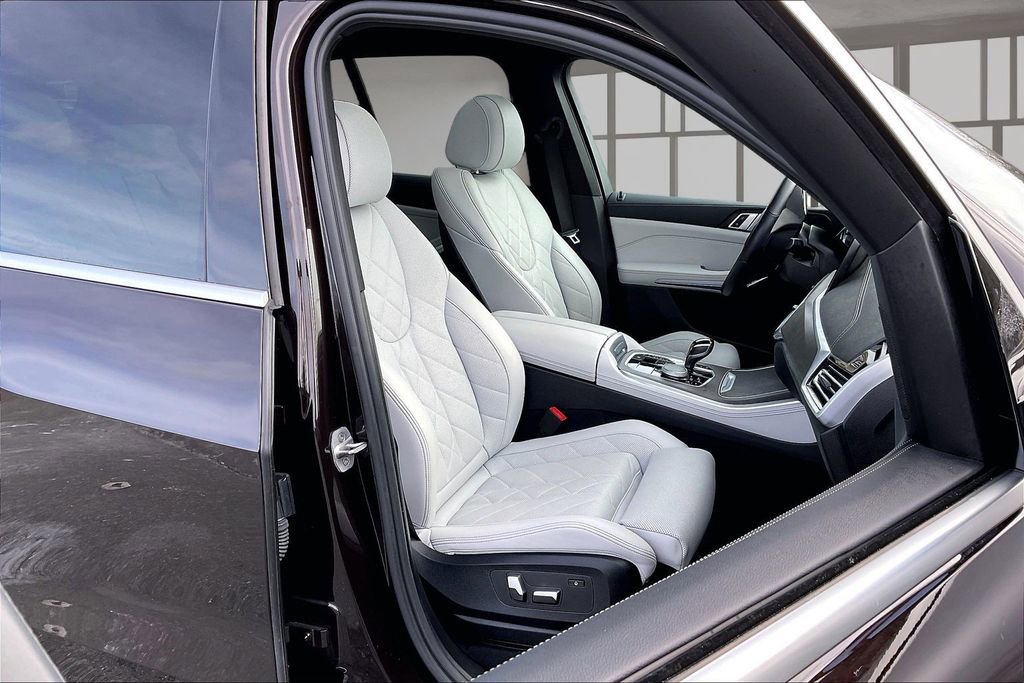 Used 2023 BMW X5 xDrive40i w/ Premium Package image 29