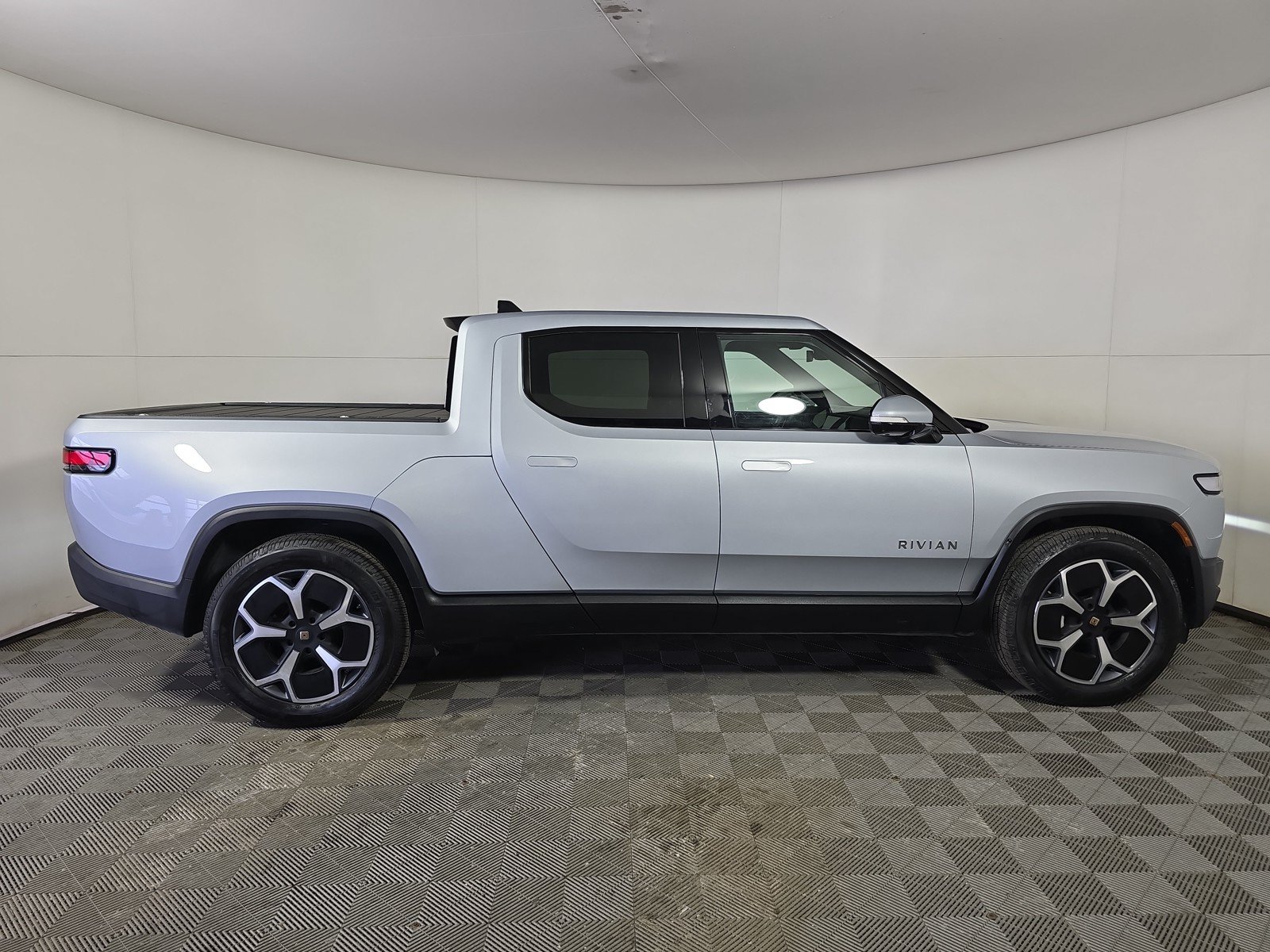 Used 2024 Rivian R1T Adventure AWD/4WD image 6