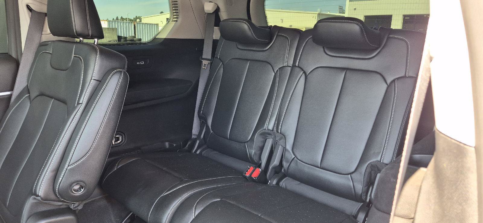 Used 2022 Jeep Grand Cherokee L Limited AWD/4WD image 7