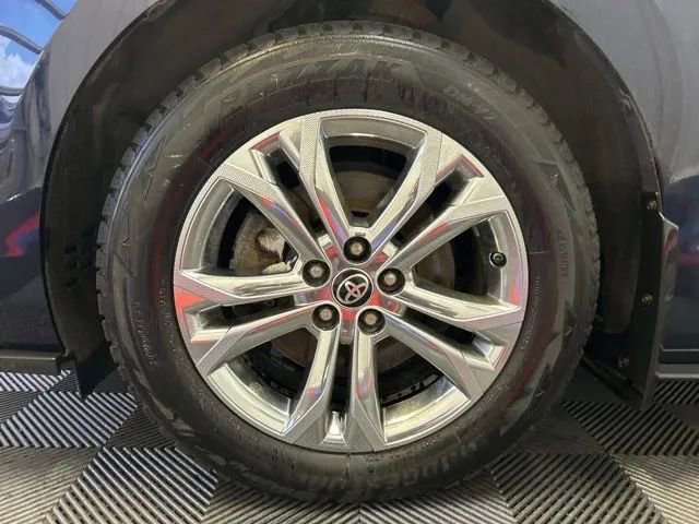 Used 2022 Toyota Sienna XSE image 31