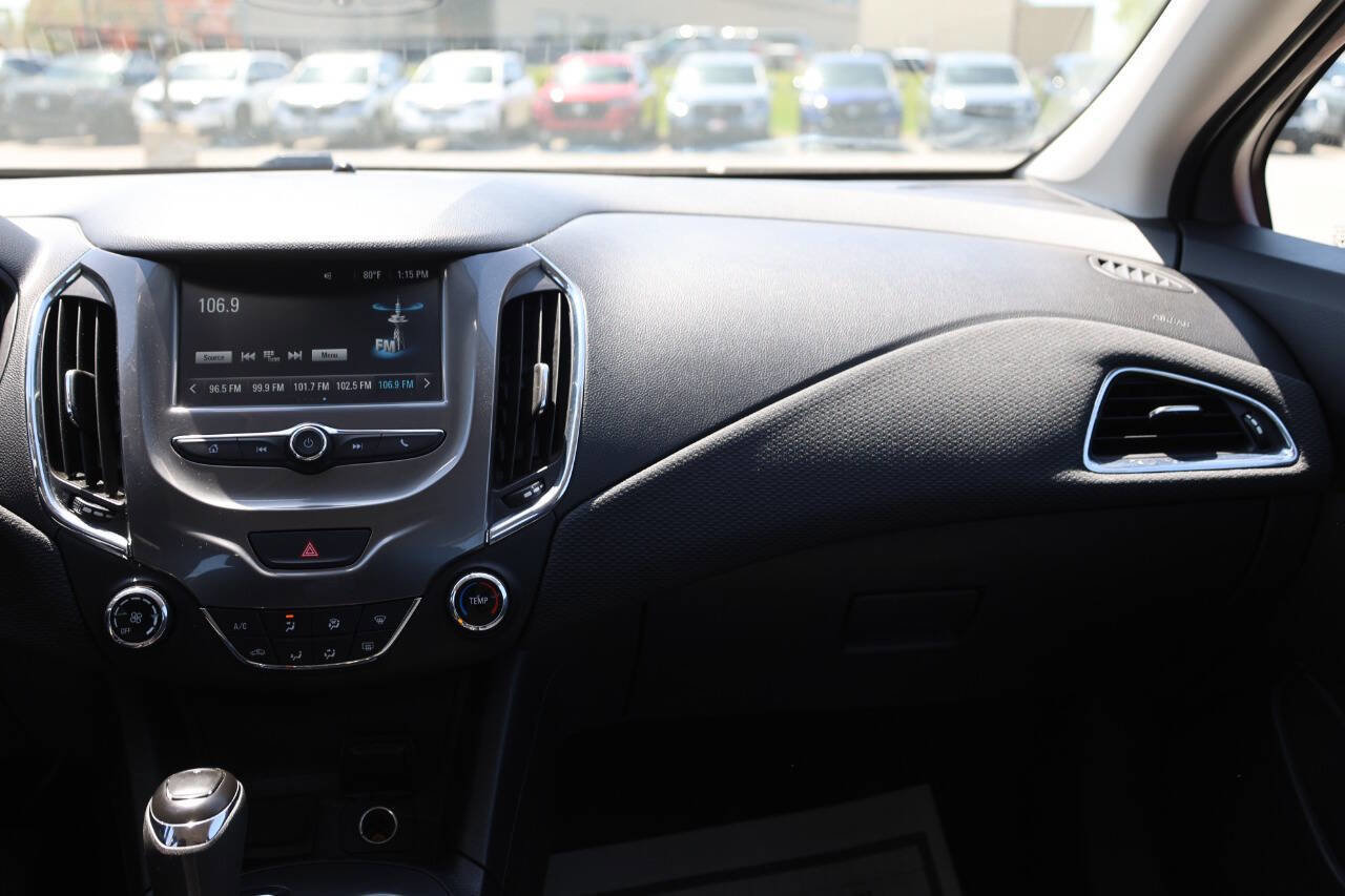 Used 2017 Chevrolet Cruze LT FWD image 24