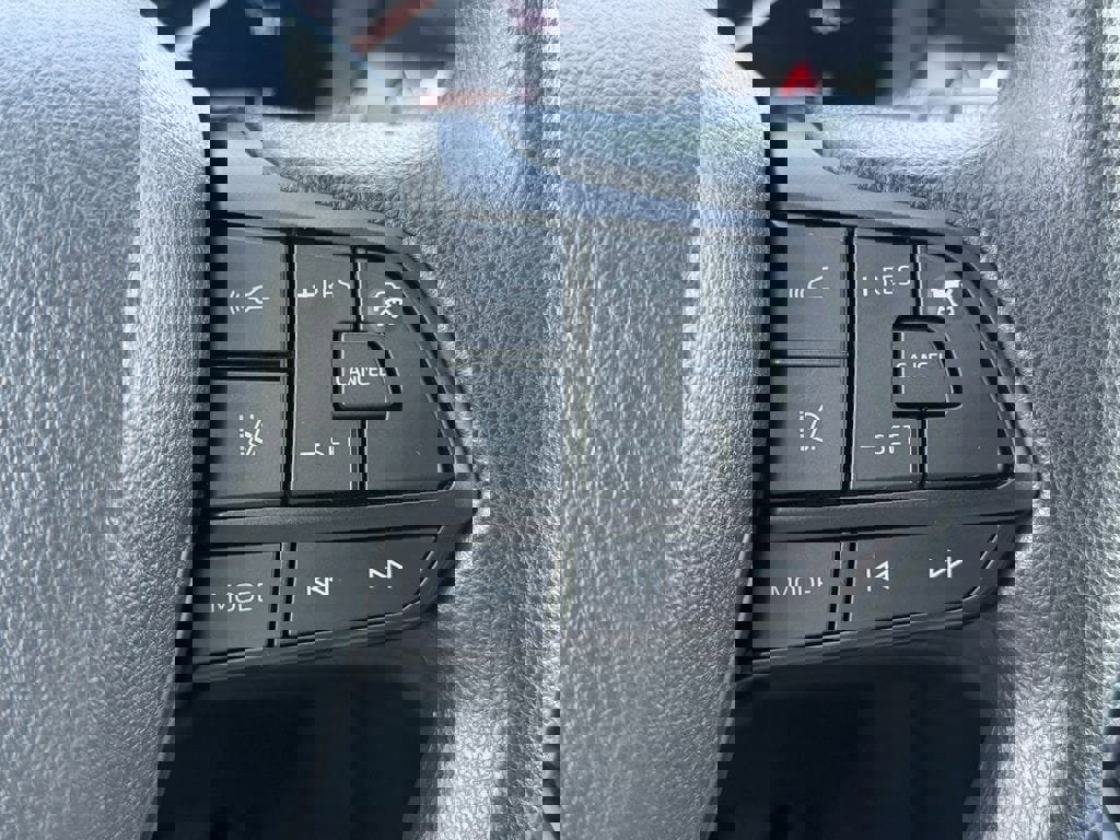 Used 2025 Toyota Sienna LE w/ LE Plus Package image 24