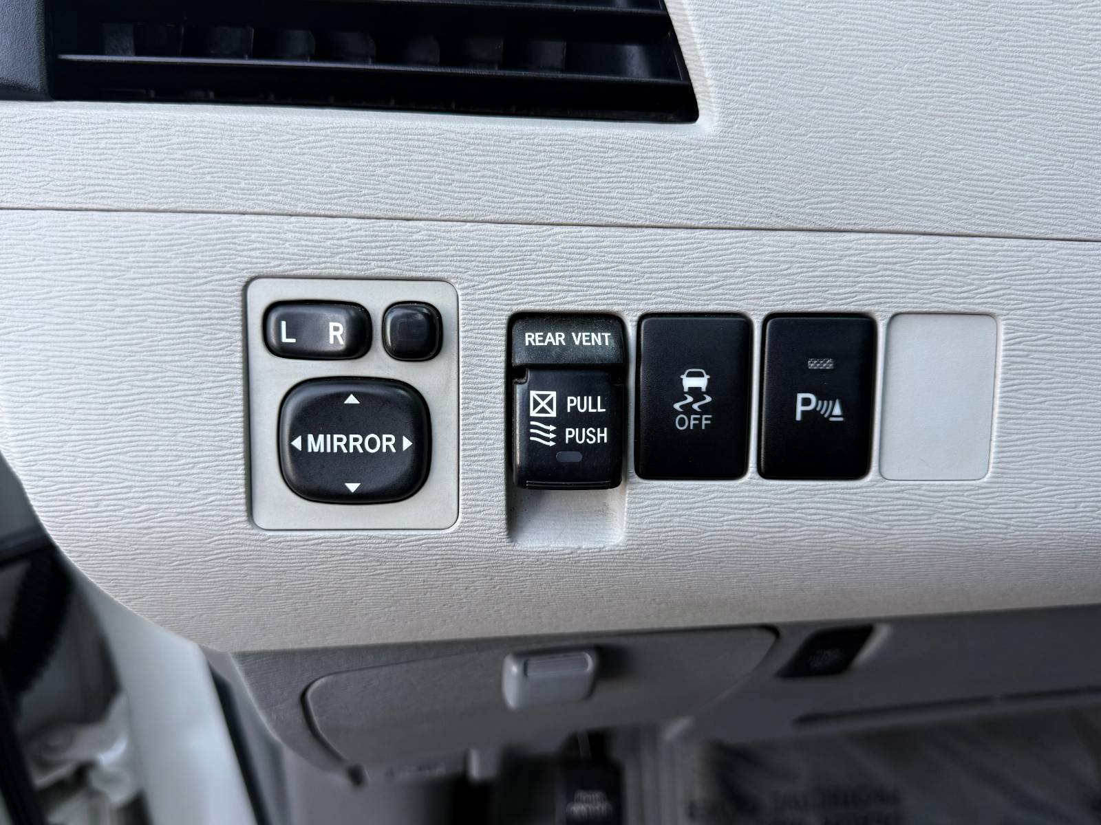 Used 2012 Toyota Sienna Limited w/ Premium Pkg FWD image 23