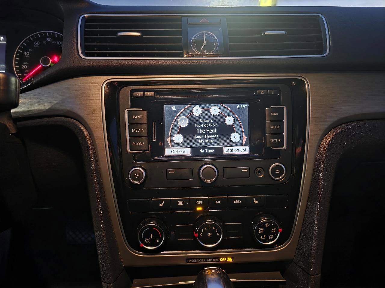 Used 2014 Volkswagen Passat TDI SE FWD image 15