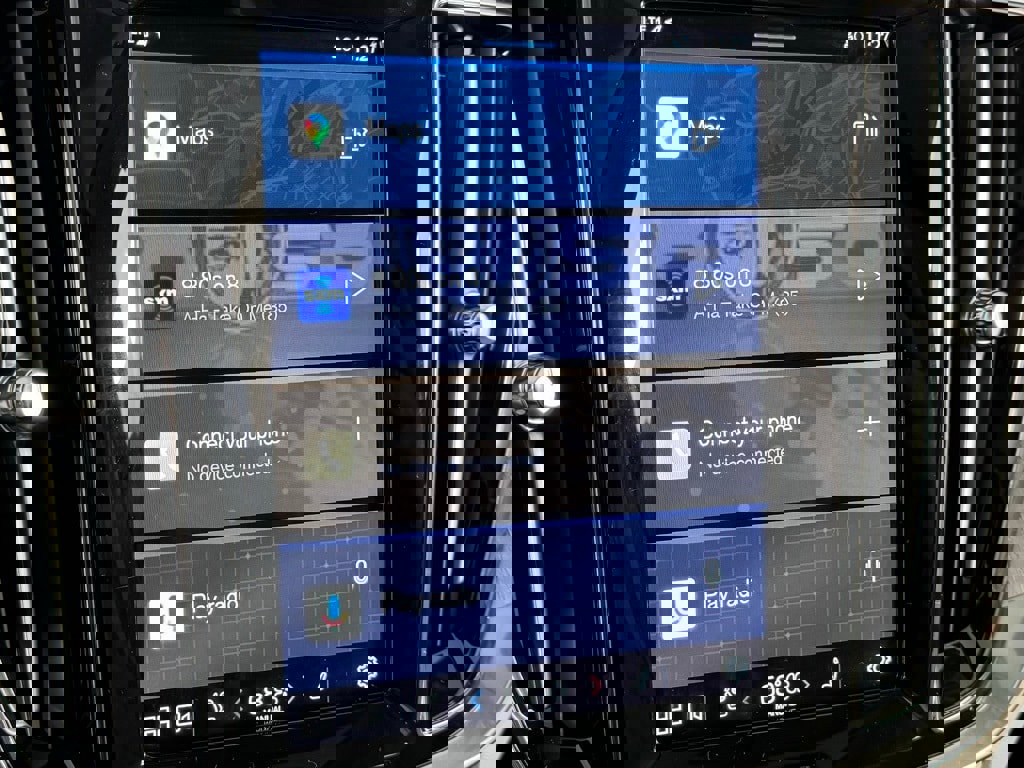 New 2024 Volvo S60 B5 Plus w/ Climate Package image 24