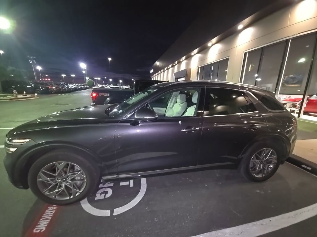 Used 2025 Genesis GV70 2.5T w/ Select Package image 3