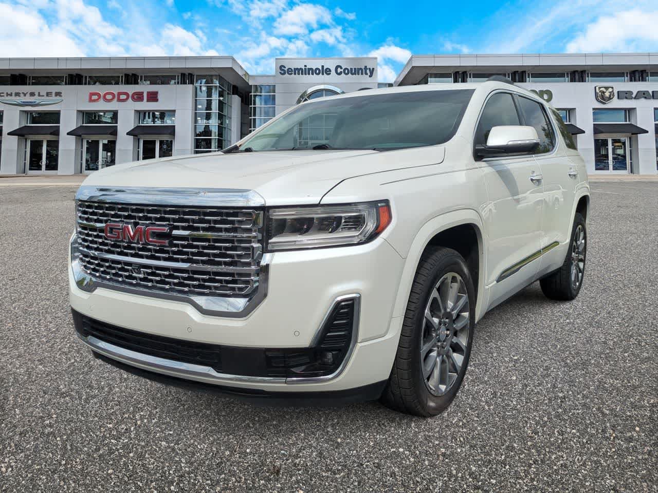 Used 2022 GMC Acadia Denali w/ Denali Technology Package FWD image 4