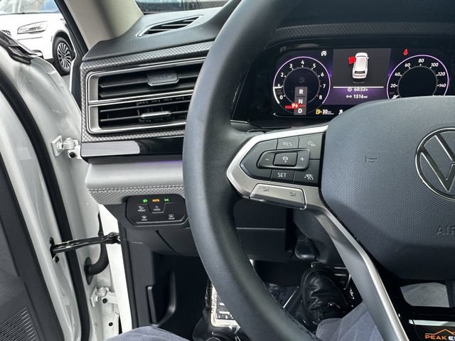 Used 2024 Volkswagen Atlas Peak Edition SE AWD/4WD image 28