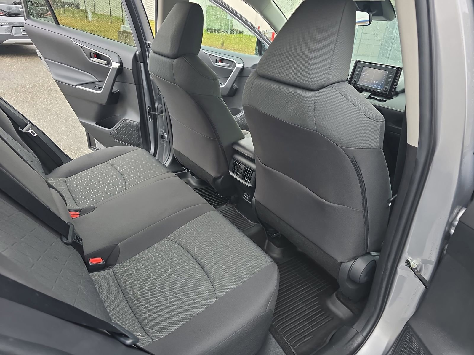 Used 2022 Toyota RAV4 XLE image 15