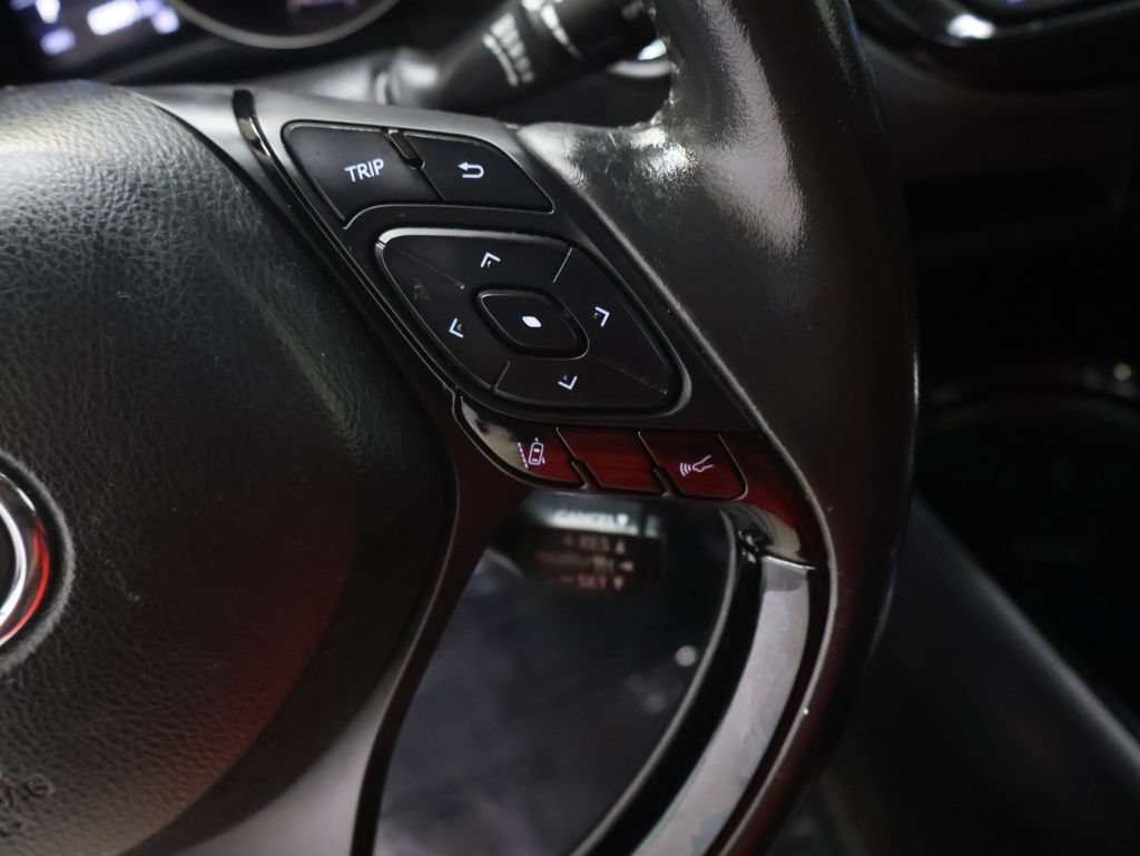 Used 2022 Toyota C-HR Limited FWD image 20
