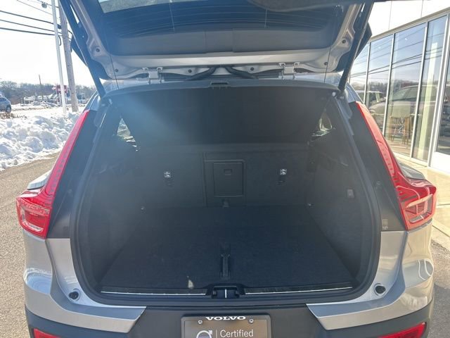 Certified 2025 Volvo XC40 B5 Plus AWD/4WD image 11