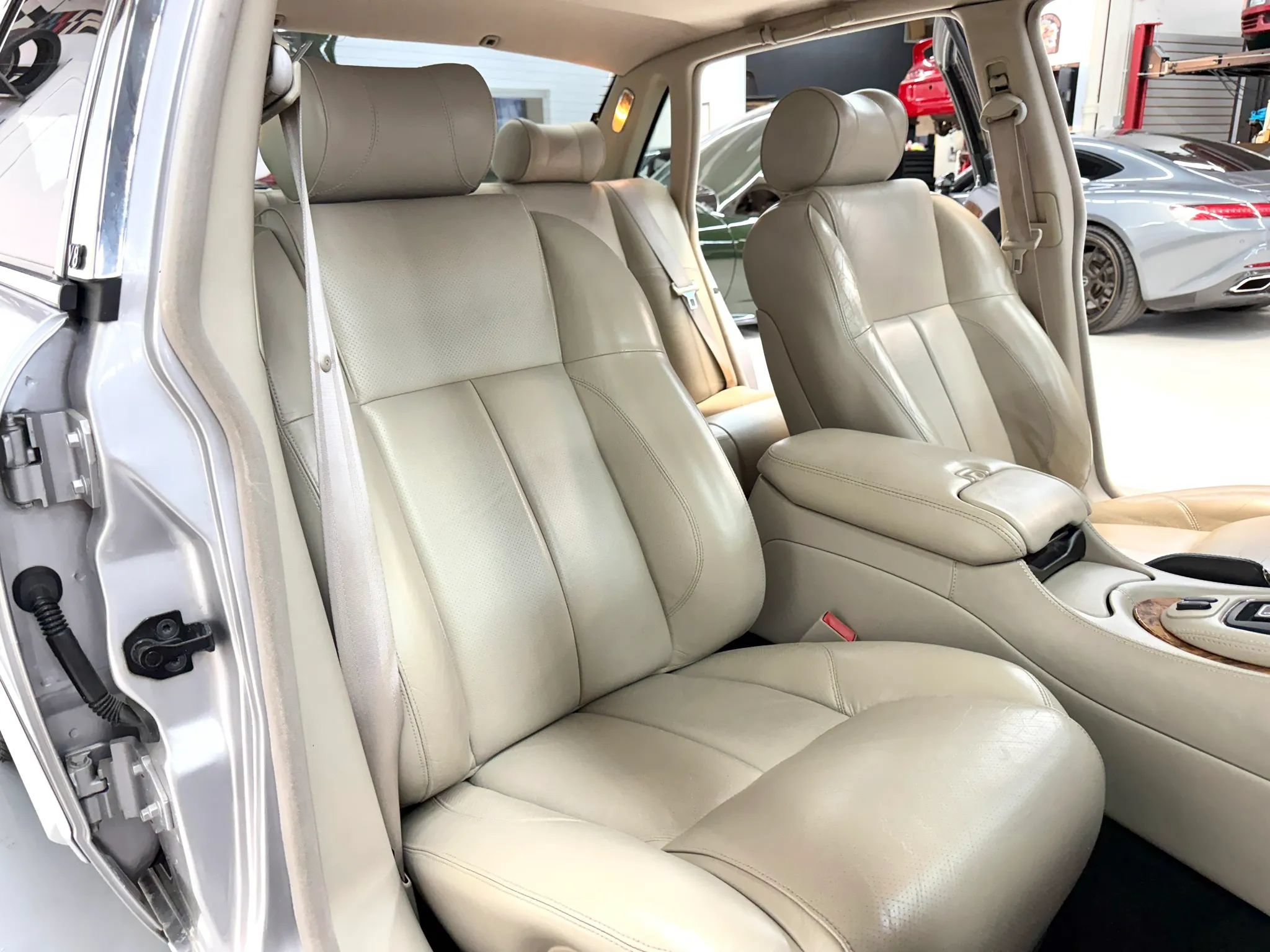 Used 2000 Jaguar XJ8 RWD image 23