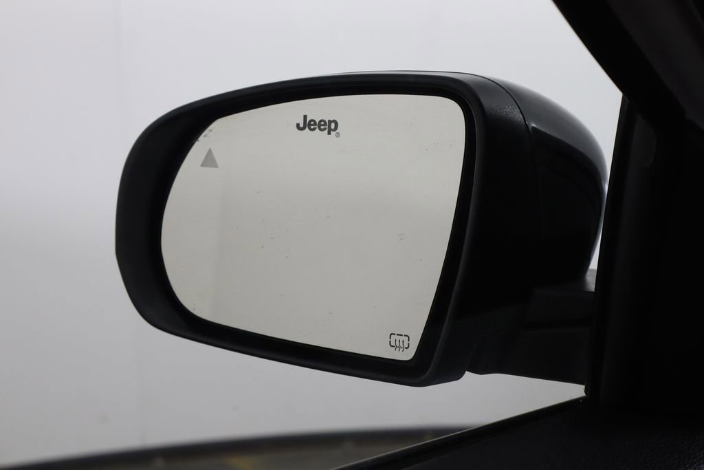 Used 2024 Jeep Compass Trailhawk AWD/4WD image 40