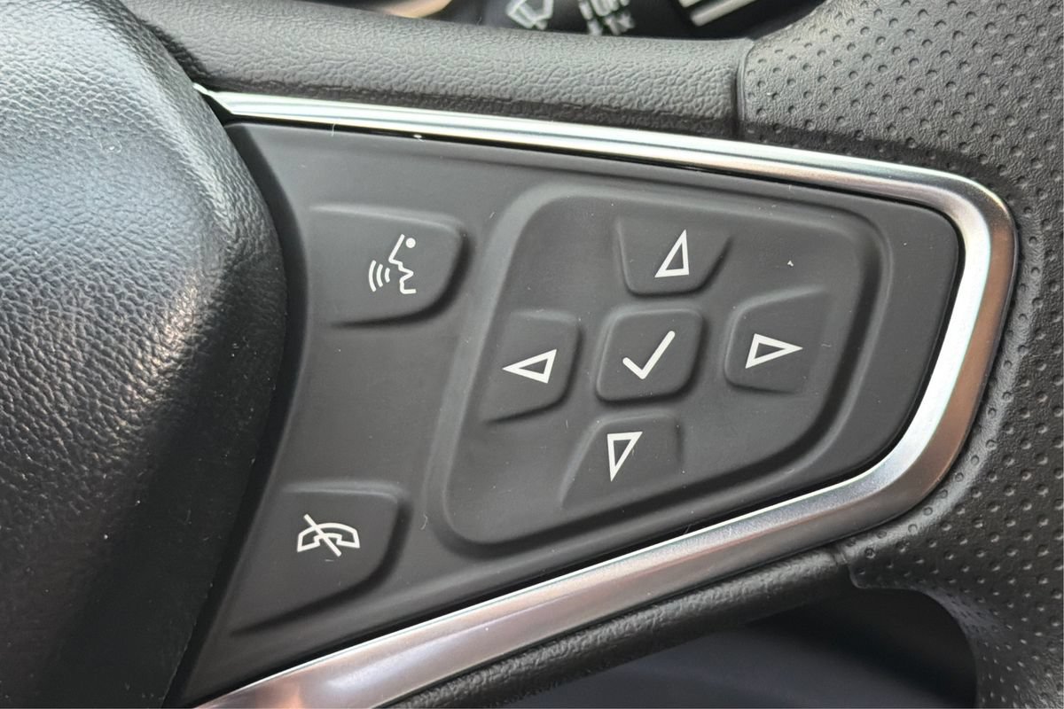 Used 2021 Chevrolet Malibu LT FWD image 32