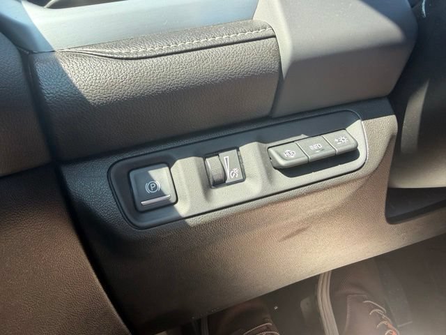 Used 2021 GMC Acadia SLT w/ Technology Package AWD/4WD image 13