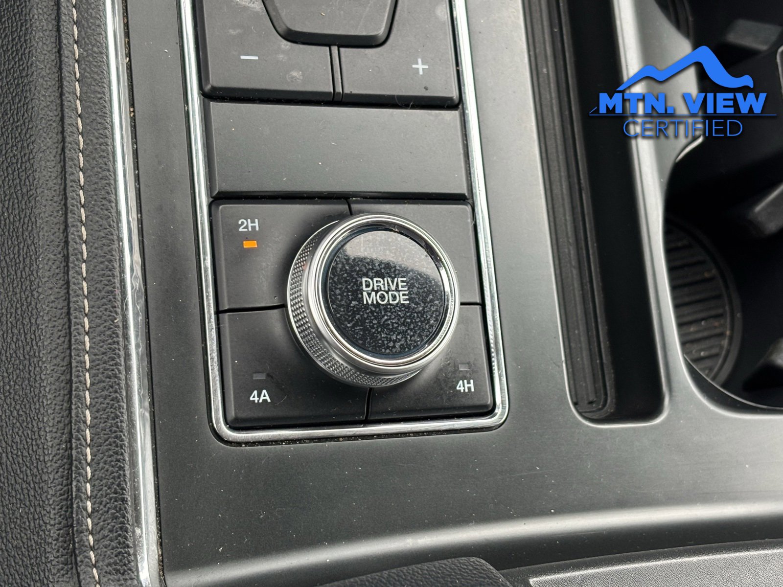 Used 2024 Ford Expedition XLT image 4