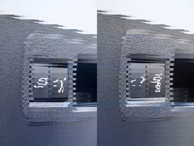 Used 2023 Toyota Venza Limited image 11