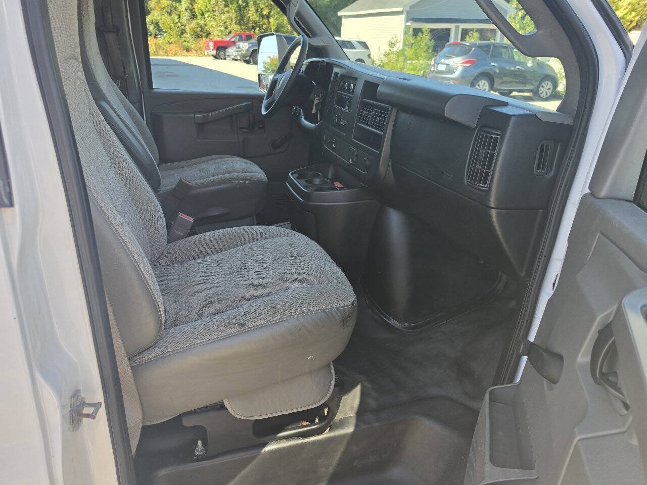 Used 2018 GMC Savana 4500 w/ Driver Convenience Package RWD image 12