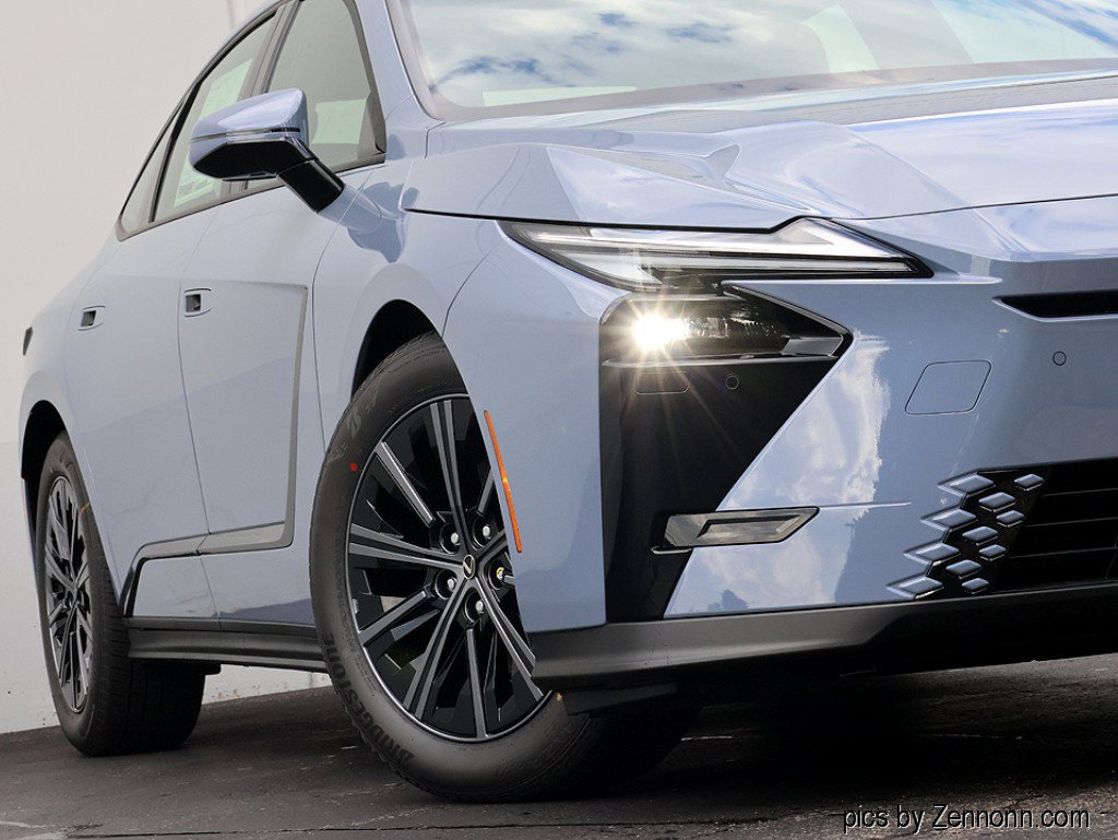 New 2026 Lexus ES 350h AWD w/ Convenience Package image 4