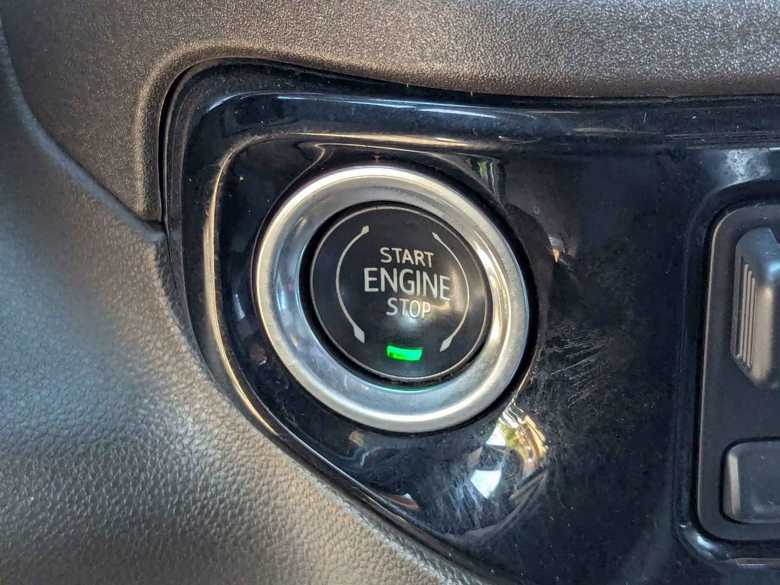 Used 2024 GMC Sierra 2500 SLT w/ SLT Premium Package image 31