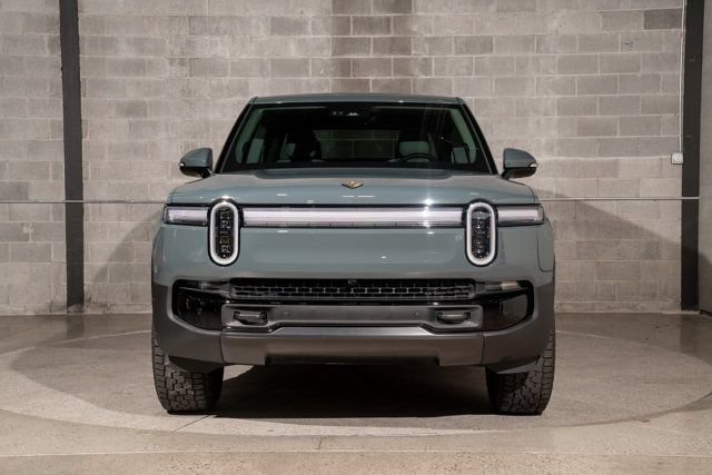 Used 2026 Rivian R1T Premium AWD/4WD image 3