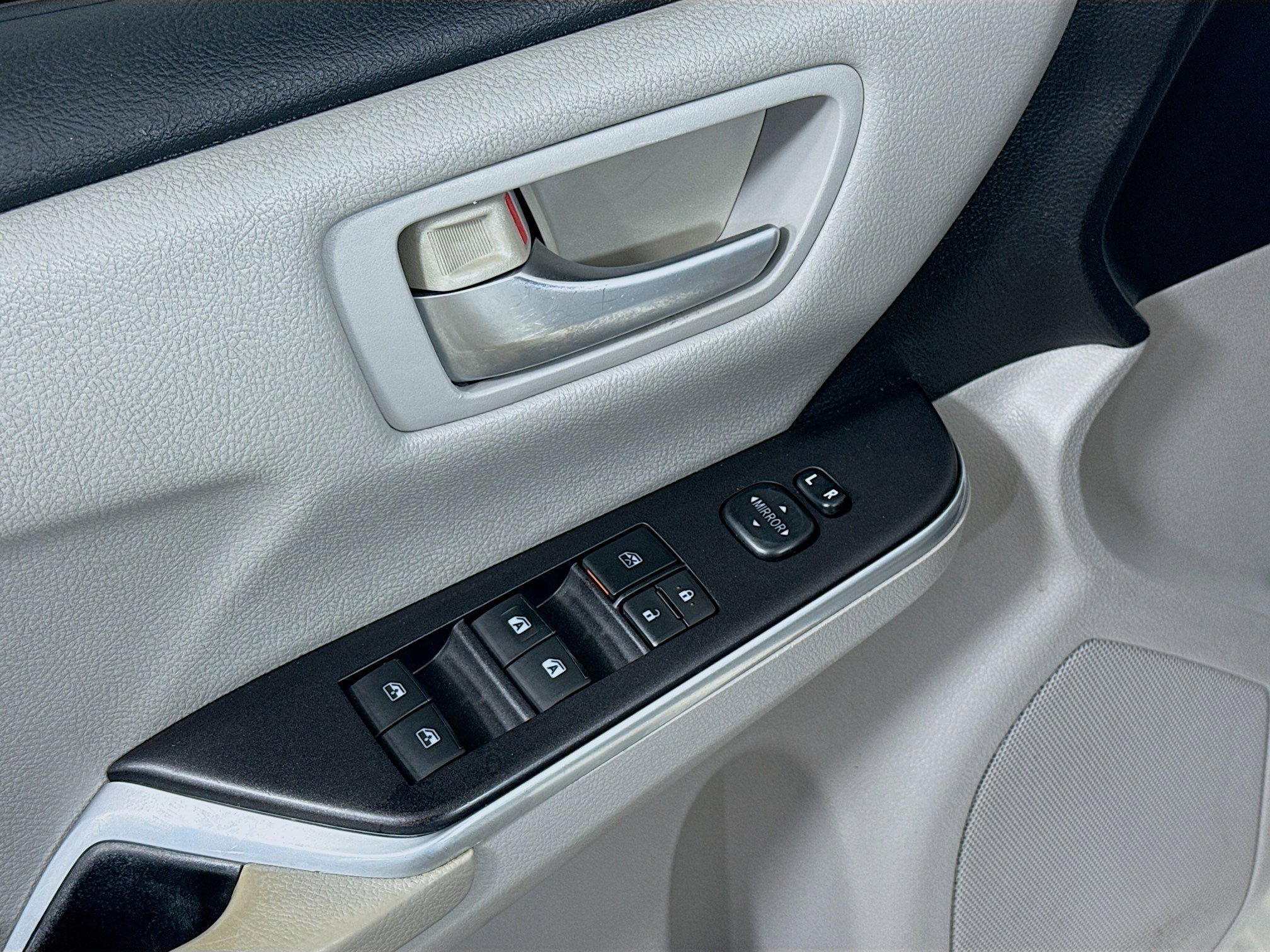 Used 2016 Toyota Camry LE image 24