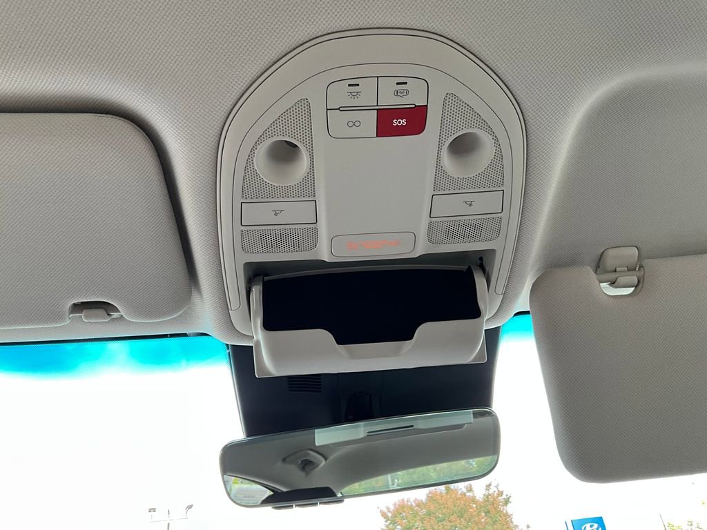 Used 2025 Genesis G70 2.5T image 33