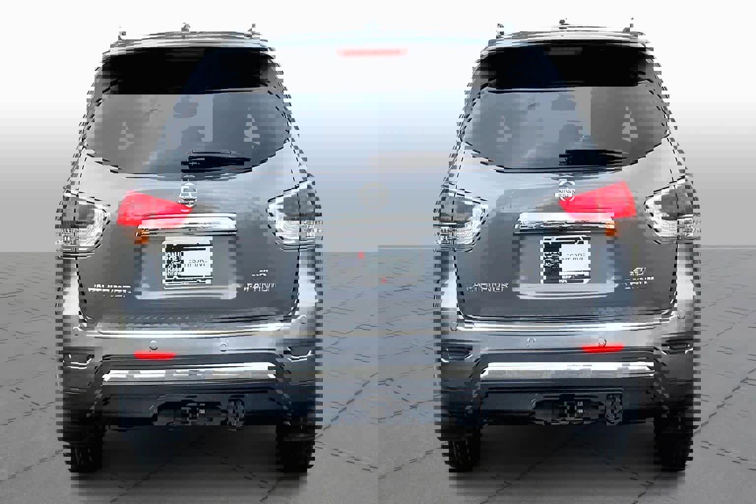 Used 2016 Nissan Pathfinder Platinum w/ Cargo Package image 4