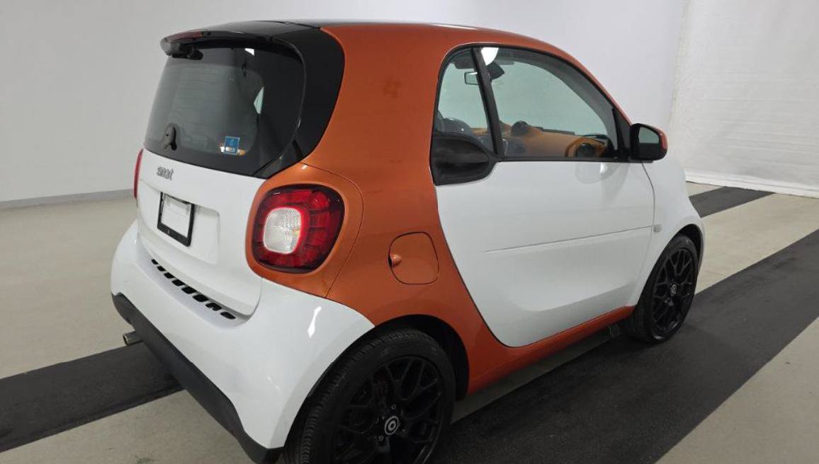 Used 2016 smart fortwo passion w/ Edition #1 Package RWD image 4